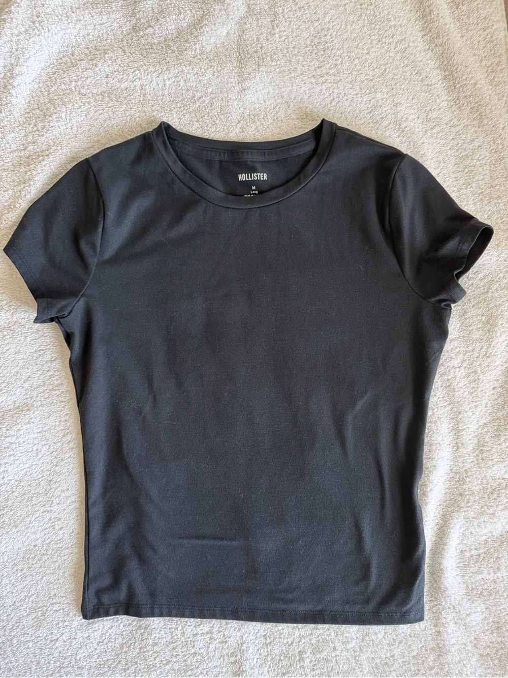 Hollister Black Short-Sleeve Crewneck Tee